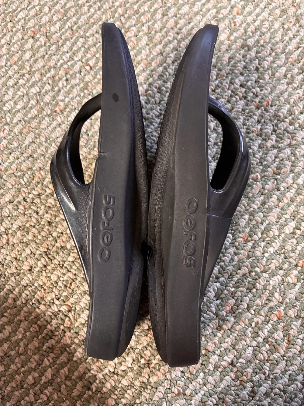 😎 OOFOS oolala black sandals